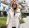 Nature kabát ecrü – Hosszított kapucnis női télikabát szövetes betétekkel – Innova Fashion